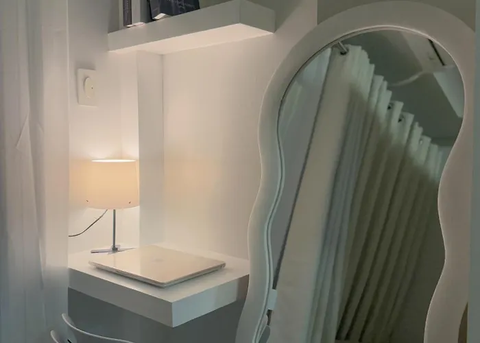 Moa Shell Residences Tower B 1br With Pullout Bed And Sofabed Balcony Pool View Aparthotel